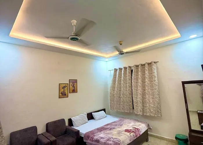 3 star hotel: Krishnam Guest House