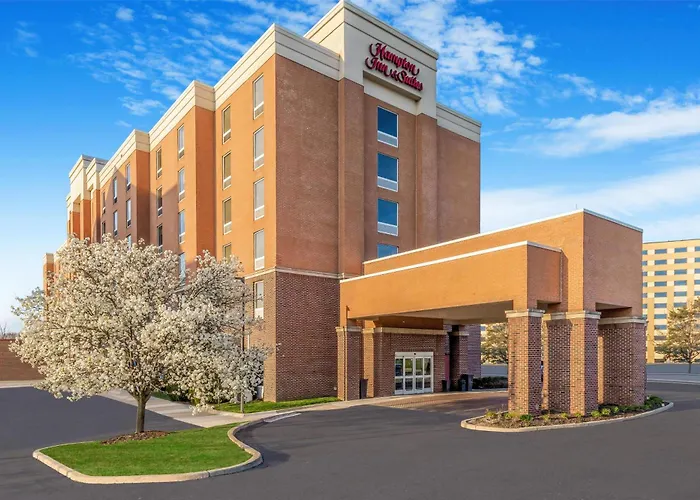Central hotel: Hampton Inn & Suites Detroit/Airport Romulus