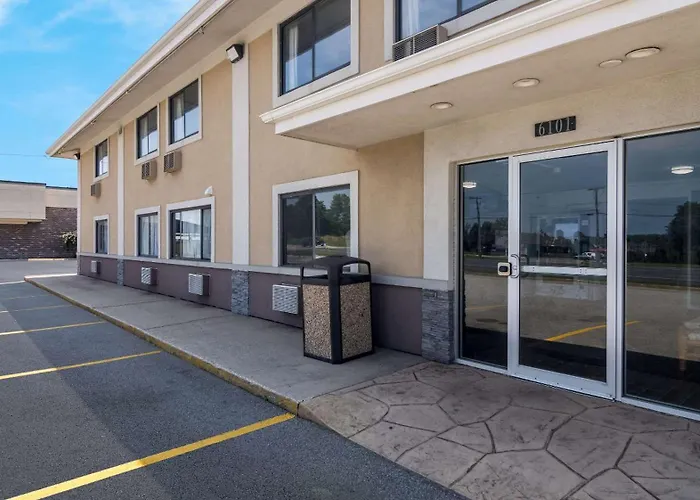 Cheap hotel: Suburban Studios Portage