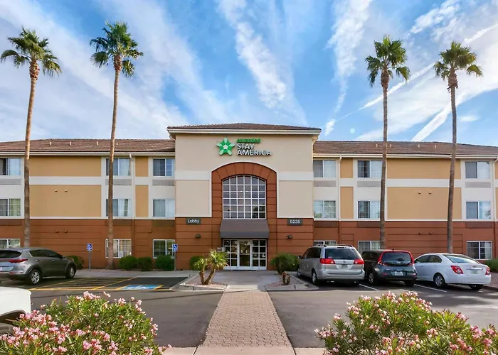 Hotel with pool: Extended Stay America Suites - Phoenix - Biltmore