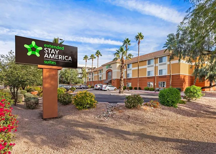 Hotel with pool: Extended Stay America Suites - Phoenix - Biltmore