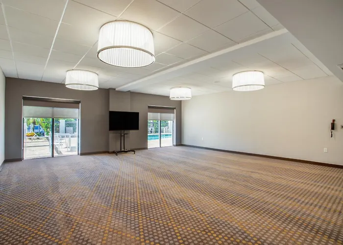Cheap hotel: Holiday Inn - Tampa North By Ihg