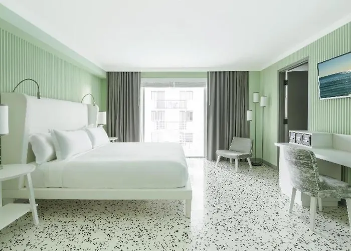 5 star hotels Como Metropolitan Miami Beach