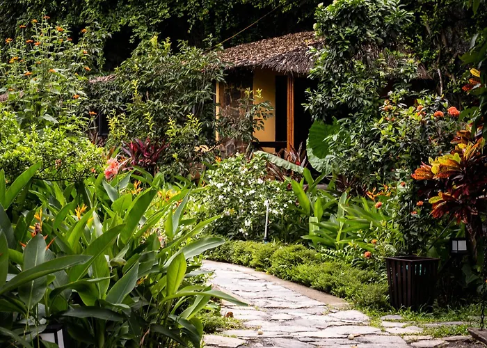 Resort: Trang An Ecolodge