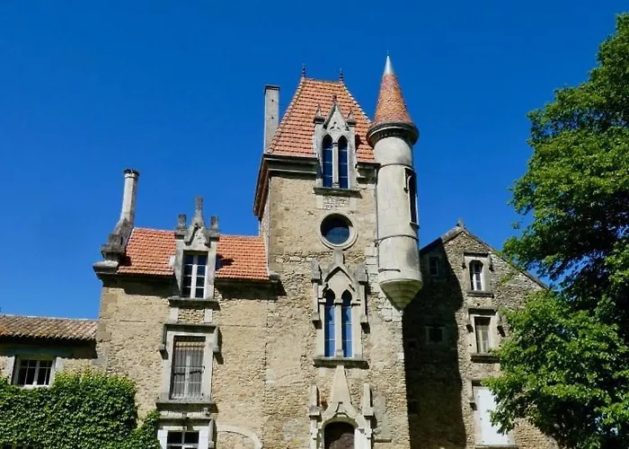Château Rouge - petit château avec piscine - 8 chambres