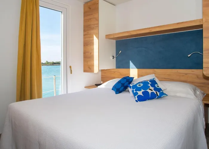 Campeggio: Marina Uno Floating Resort
