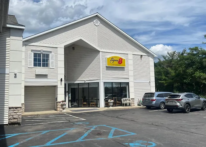 Family resorts Super 8 By Wyndham Albany