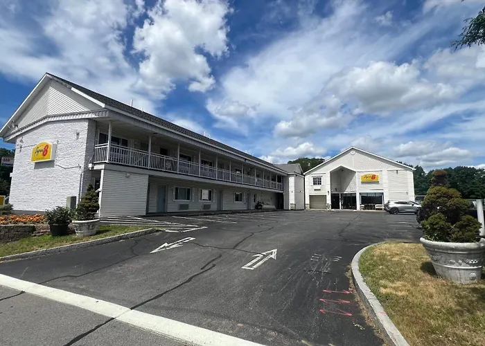 Family resorts Super 8 By Wyndham Albany