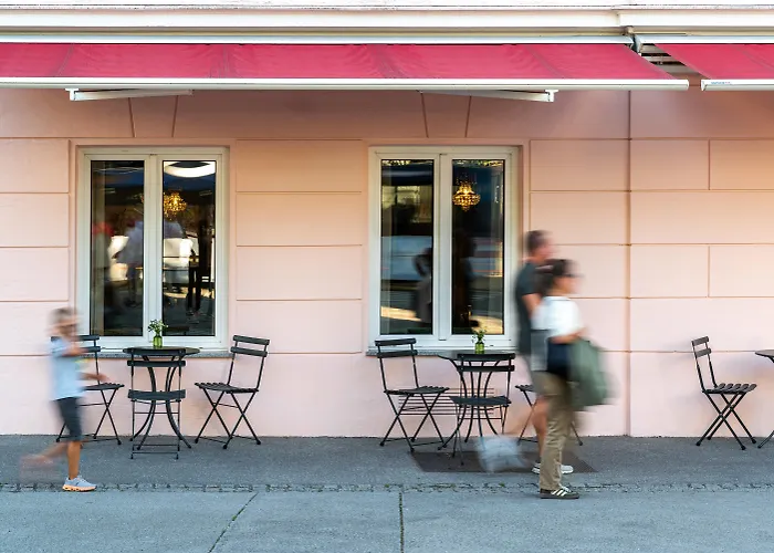 Luxury hotel only: Hotel Vier Jahreszeiten Salzburg