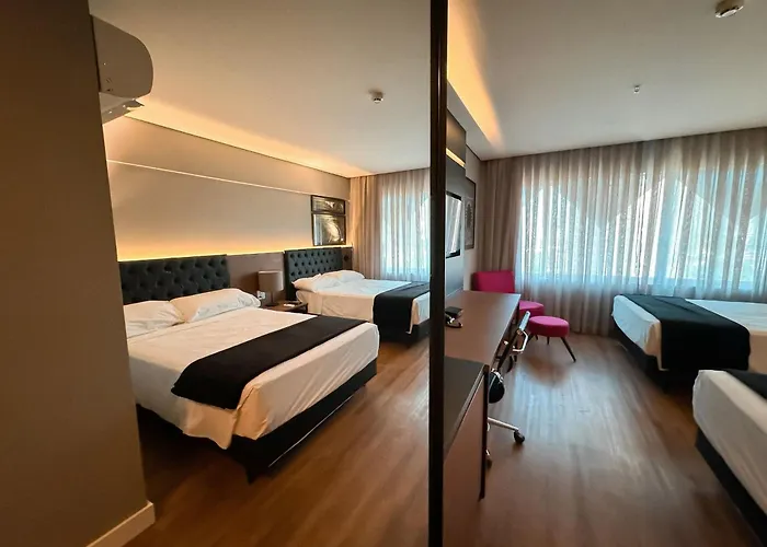 Hotel com piscina: Quartos no QS Marista