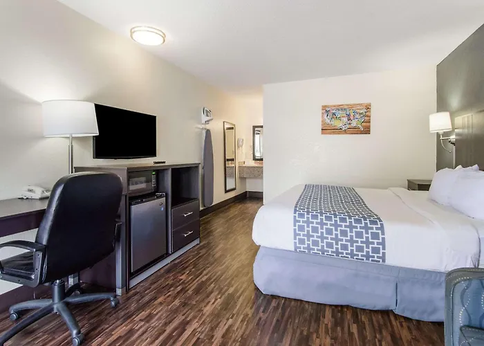 Econo Lodge Near Motor Speedway