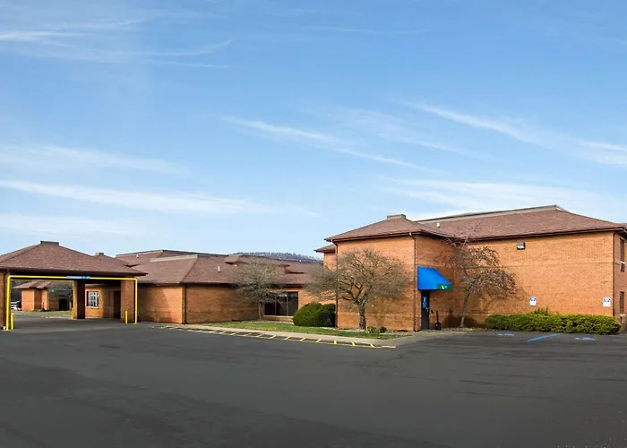Romantic hotel: Quality Inn Summersville - New River Area
