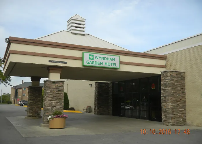 Сity center hotels Wyndham Garden Detroit Metro Airport