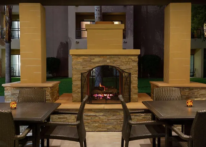 Family resorts Embassy Suites By Hilton Phoenix Tempe