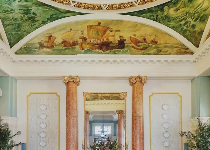 Luxury hotel only: The Queens Hotel