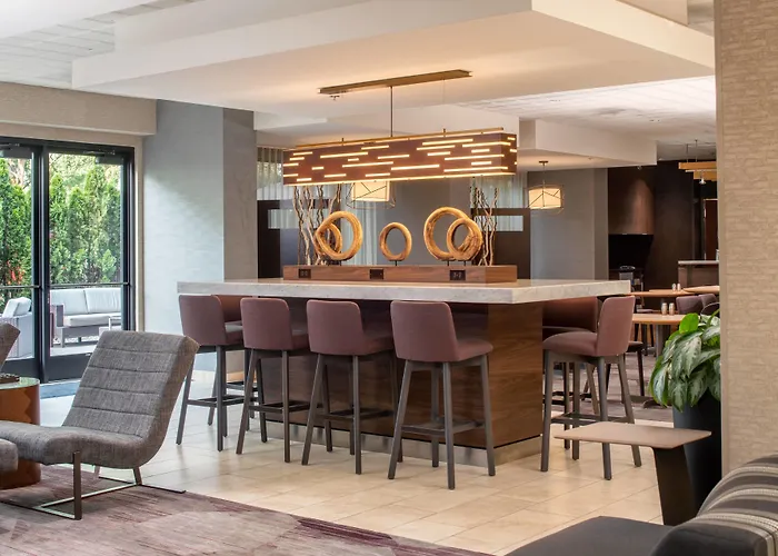 Courtyard By Marriott Portland Airport