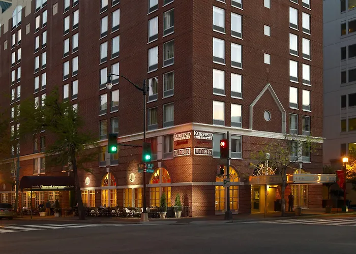3 star hotel: Fairfield Inn & Suites By Marriott Washington Downtown