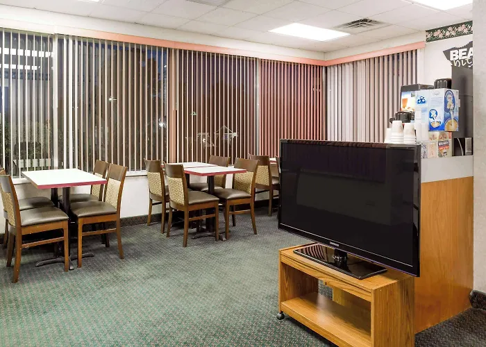 Motel: Travelodge By Wyndham Ridgeway Martinsville Area