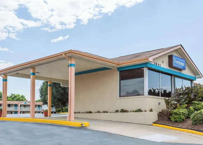 Motel: Travelodge By Wyndham Ridgeway Martinsville Area