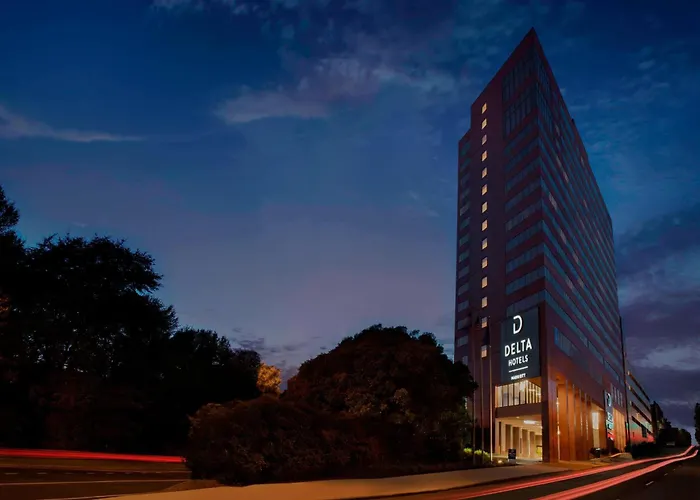 Jacuzzi hotel: Delta Hotels By Marriott Richmond Downtown