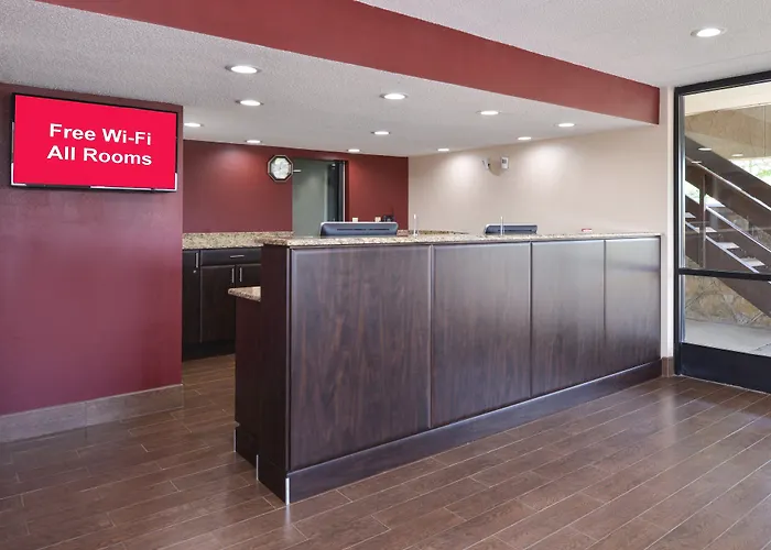 Red Roof Inn - University