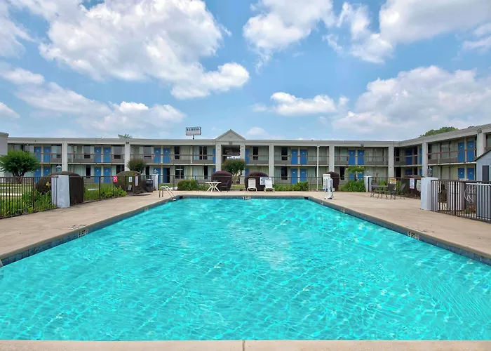 Cheap hotel: Motel 6-Conyers, Ga