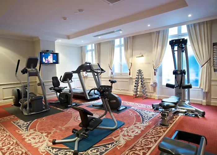 Hotel 5 estrelas: Fraser Suites Le Claridge Champs-Elysees