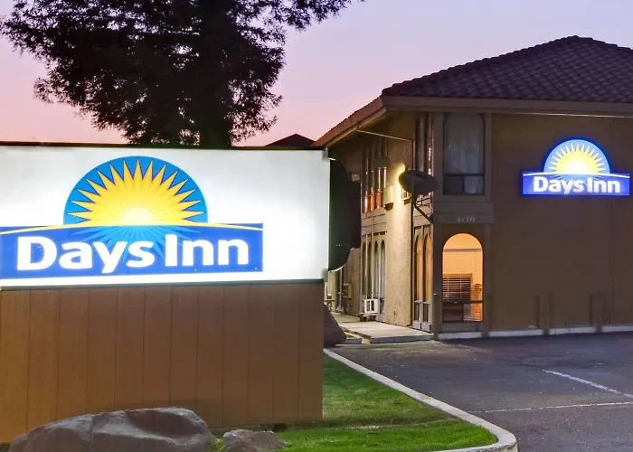 Days Inn By Wyndham Convention Center