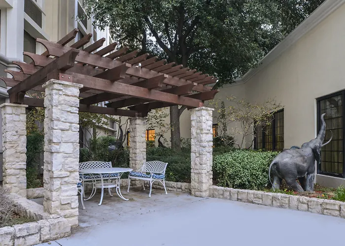 Hotel with pool: Holiday Inn Dallas-Richardson By Ihg