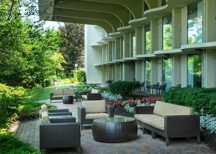 Cheap hotels Boston Marriott Newton