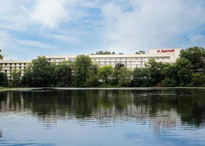 Cheap hotels Boston Marriott Newton