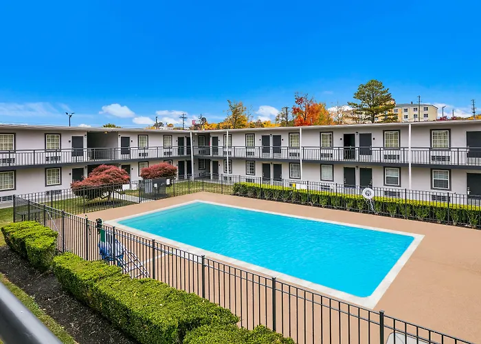 Motel: Red Roof Inn Knoxville North - Merchants Drive