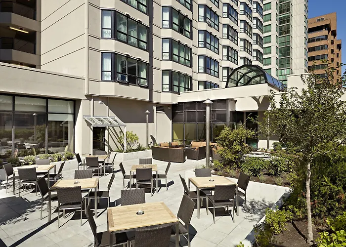Hotel with pool: Residence Inn By Marriott Vancouver Downtown