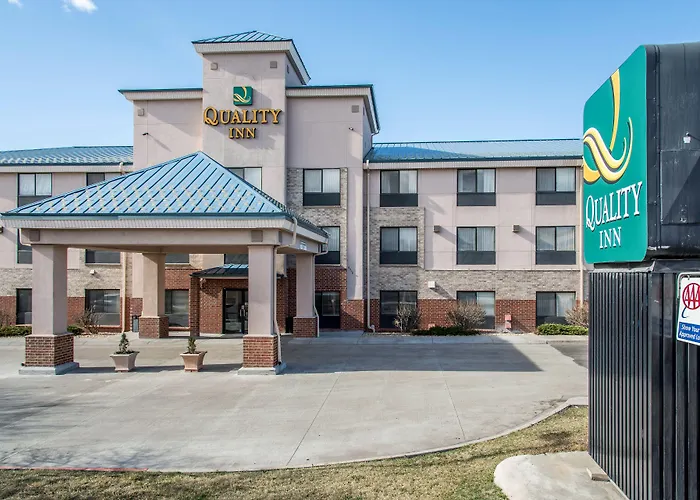 Hotel with pool: Quality Inn Denver Westminster