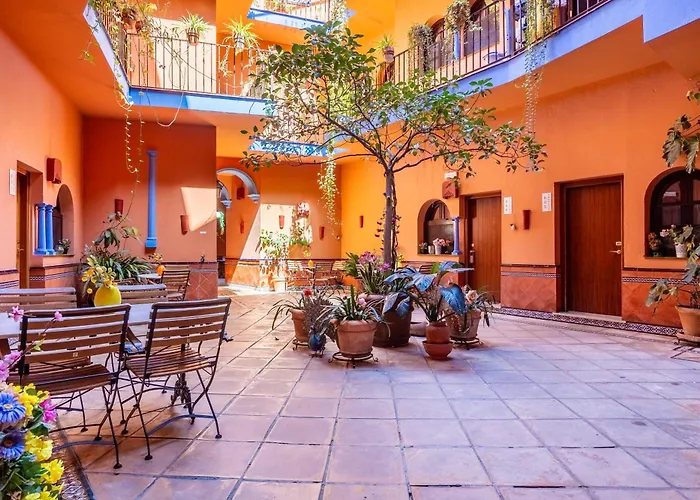Cheap hotel: Patio De La Alameda