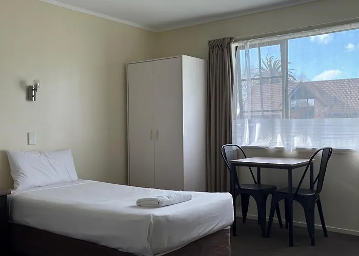 Resort: Devonwood Motel