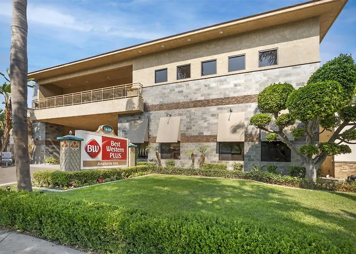 Hotel with pool: Best Western Plus Anaheim Inn