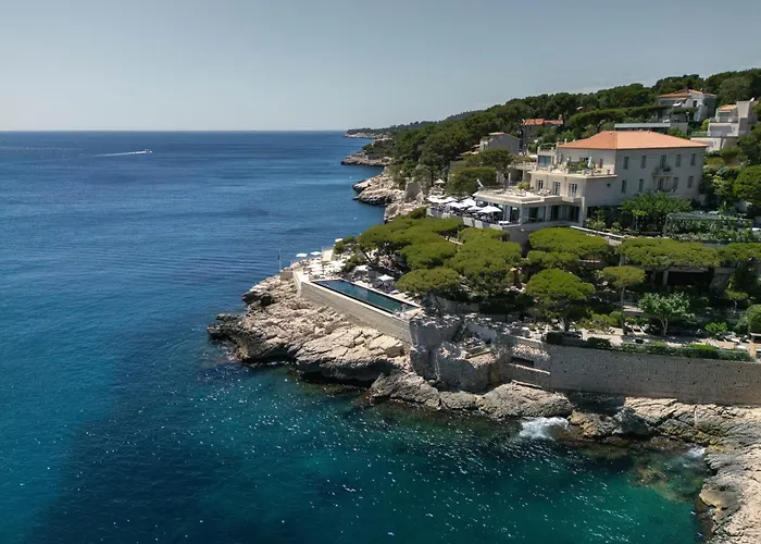 Luxury hotel only: Hotel Les Roches Blanches Cassis