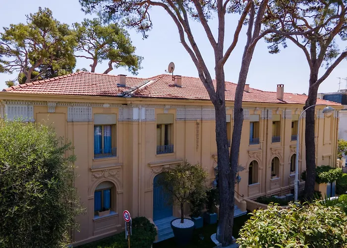 Hôtel avec piscine: Hôtel Petit Palais