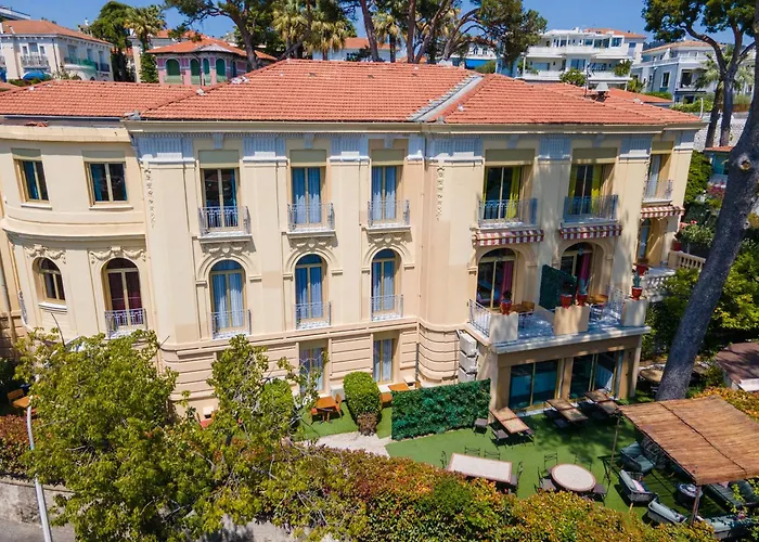Hôtel avec piscine: Hôtel Petit Palais