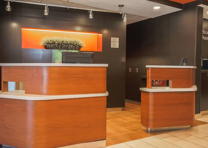 Hotel with Tennis: Courtyard By Marriott Flint Grand Blanc