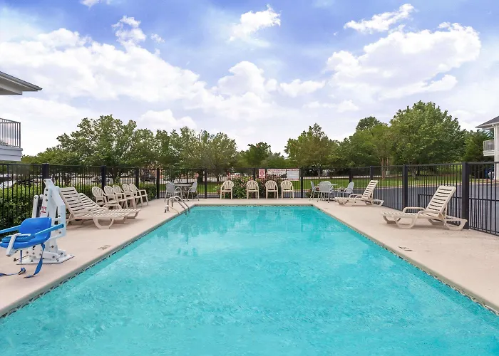 Motel: Baymont By Wyndham Florence/Muscle Shoals