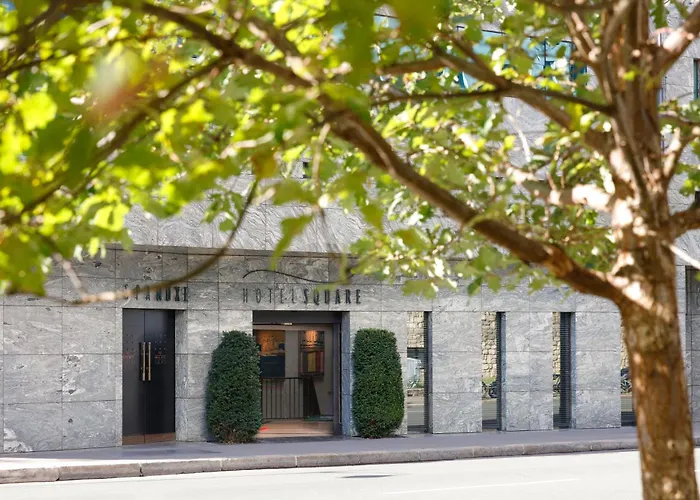 Hotel: Hotel Square