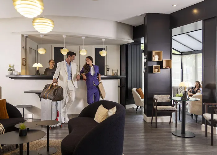 Resort: Hôtel Plaza Étoile