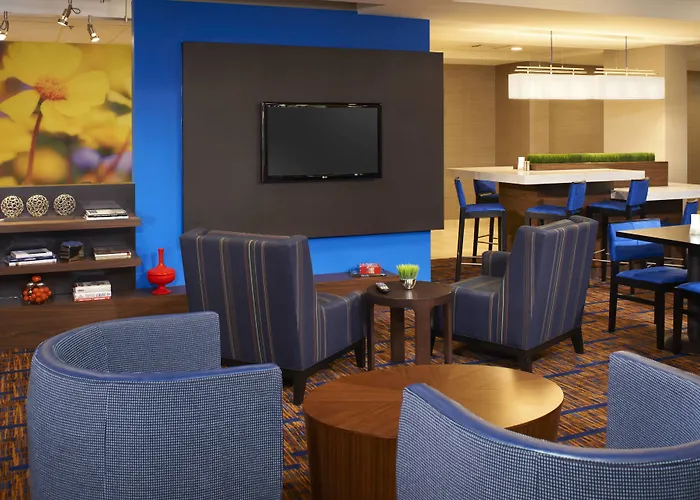 Hotel with Tennis: Courtyard Toledo Maumee/Arrowhead