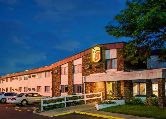 Super 8 By Wyndham Brooklyn Center/Mpls