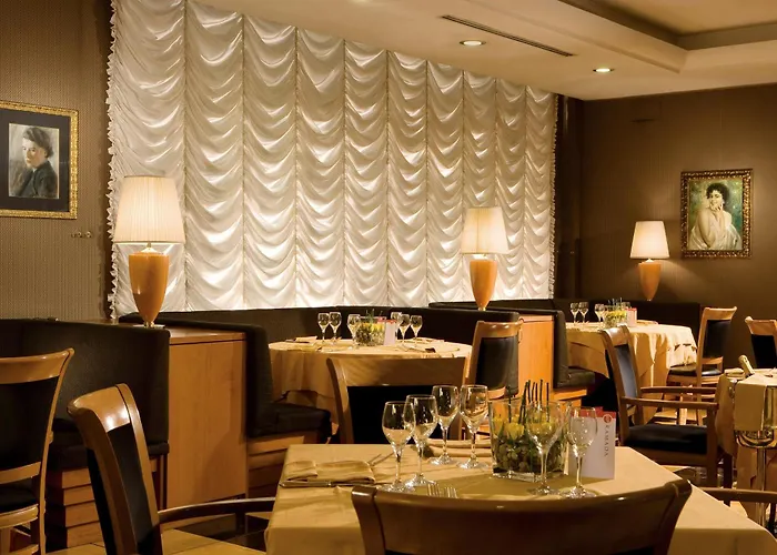 Luxury hotel only: Ramada By Wyndham Naples