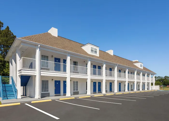 Cheap hotel: Baymont By Wyndham Brunswick Ga