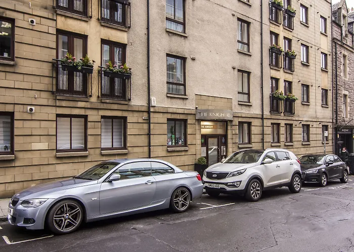 Apart hotel: The Knight Residence By Mansley