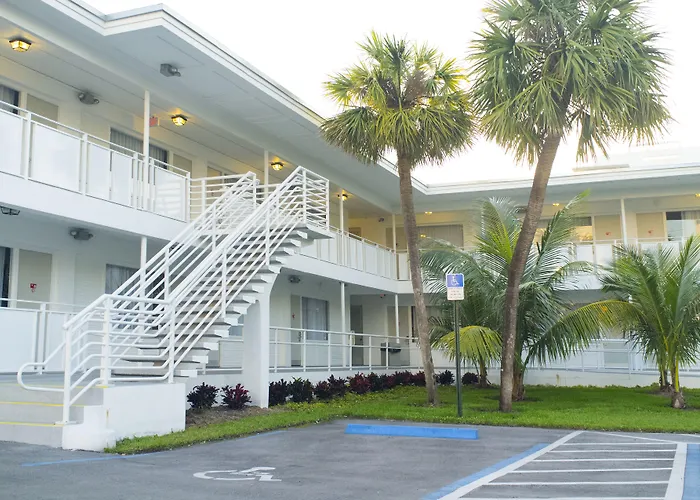 Collins Hotel